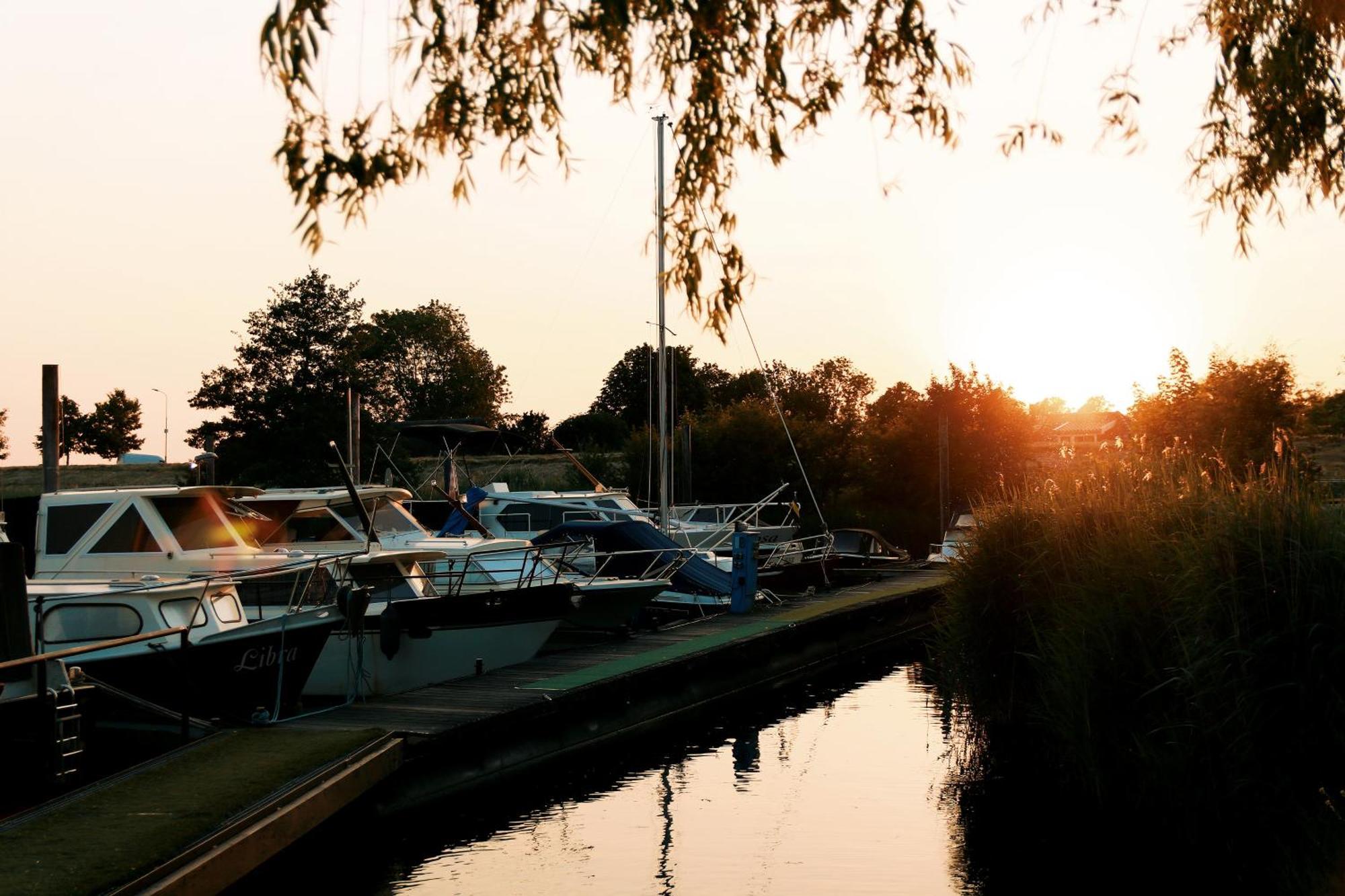 Floatel - De Schans Alphen Benedeneind 外观 照片